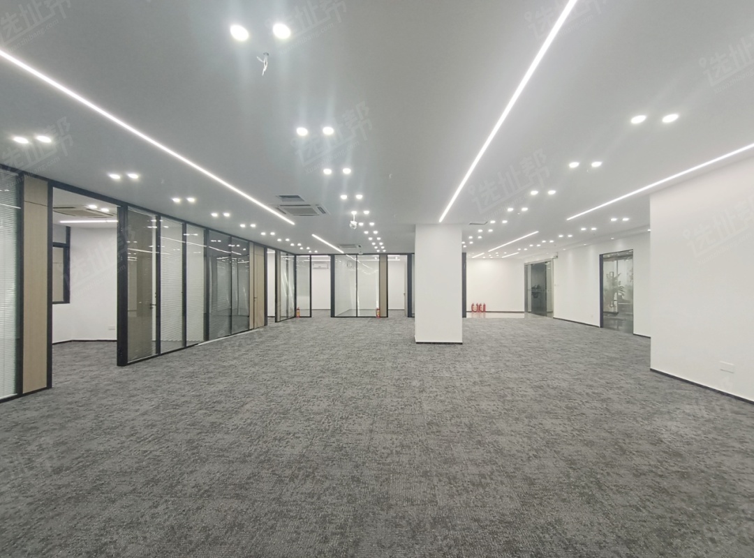 雪松大厦 638m²