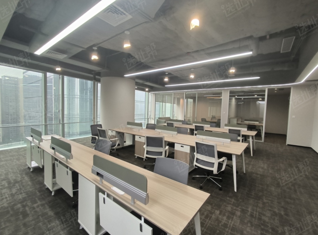 下沙地铁口，中洲湾东塔全新精装，带办公家具，一手直租