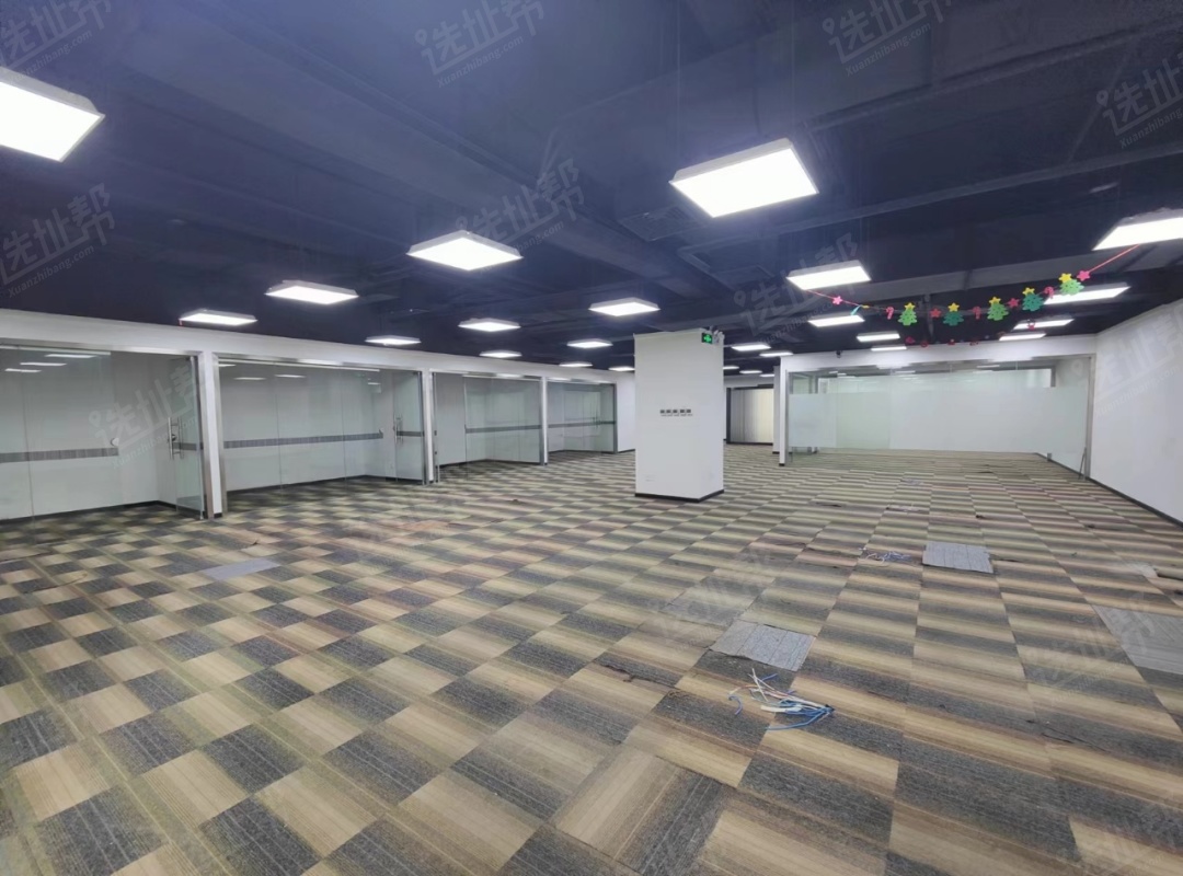 豪华装修 电梯口  带阳台 8+1格局  高新园地铁口