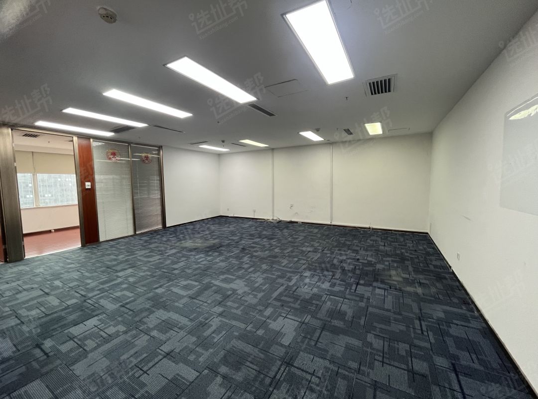 车公庙地铁口，喜年中心高区150平，精装修，特价125元/平