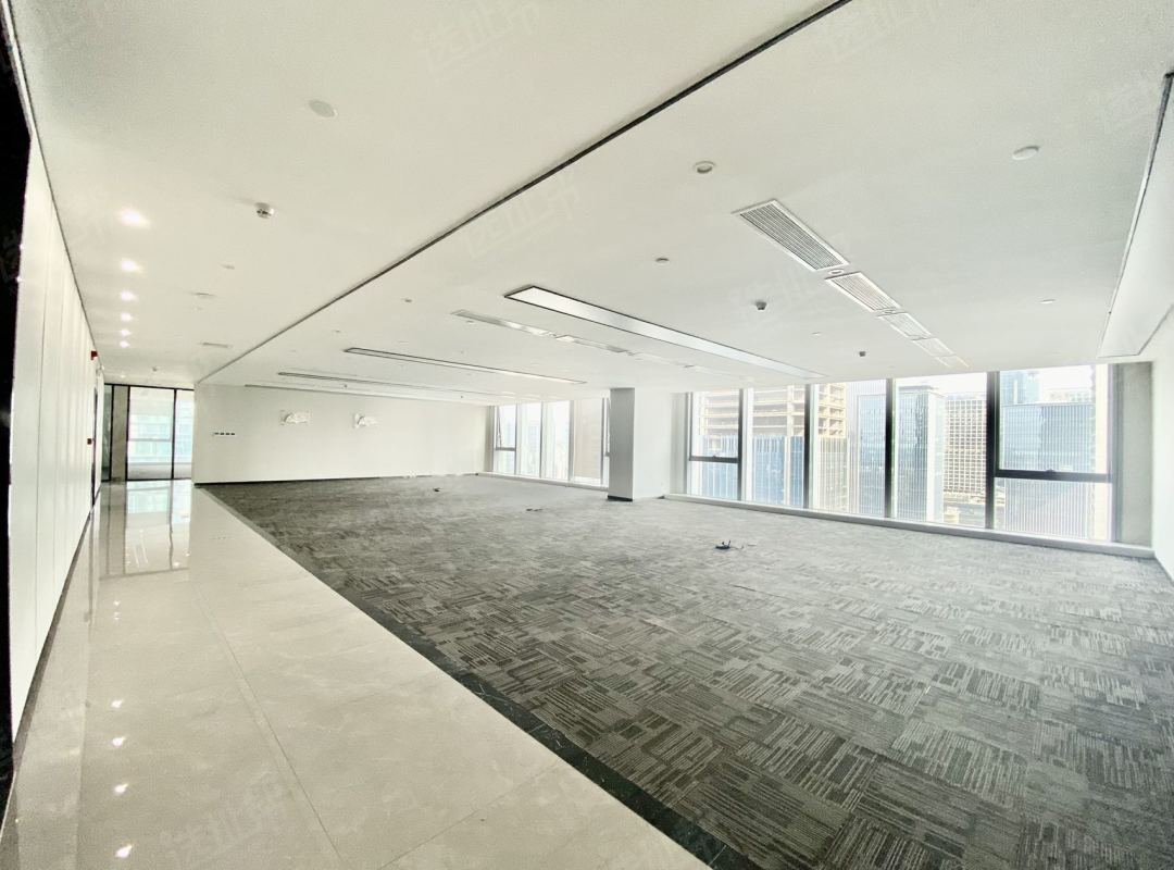 电梯口 整层高使用率 看海景 有厨房 餐厅 淋浴间及茶水间