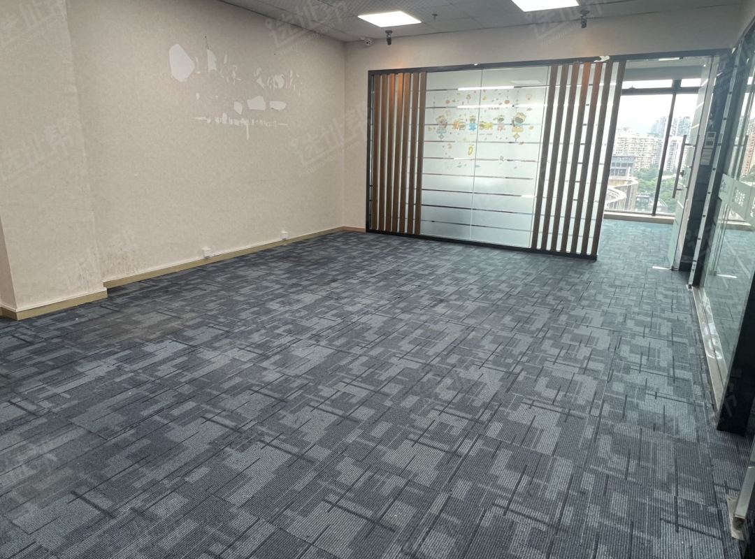 上梅林双地铁口，卓越城166平，精装修，一手直租