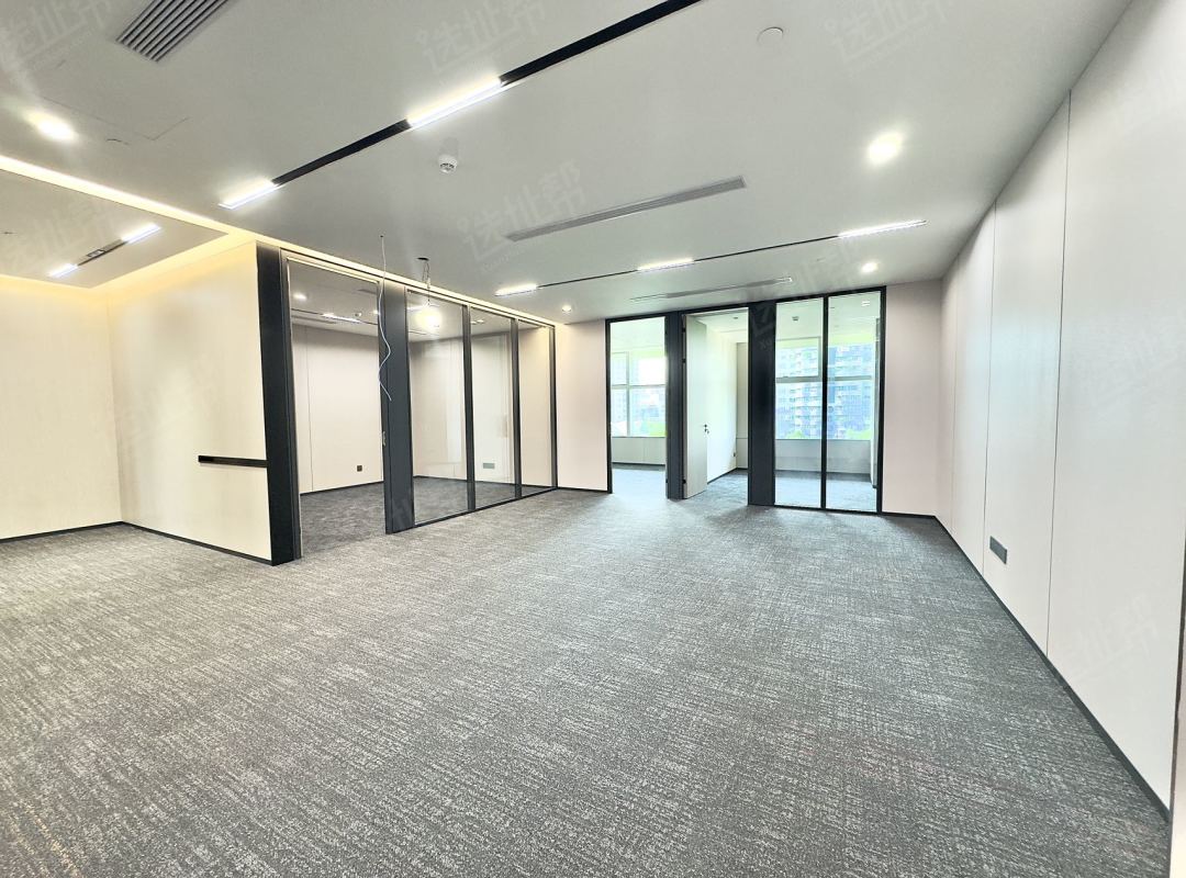 新装修 户型方正 8个隔间