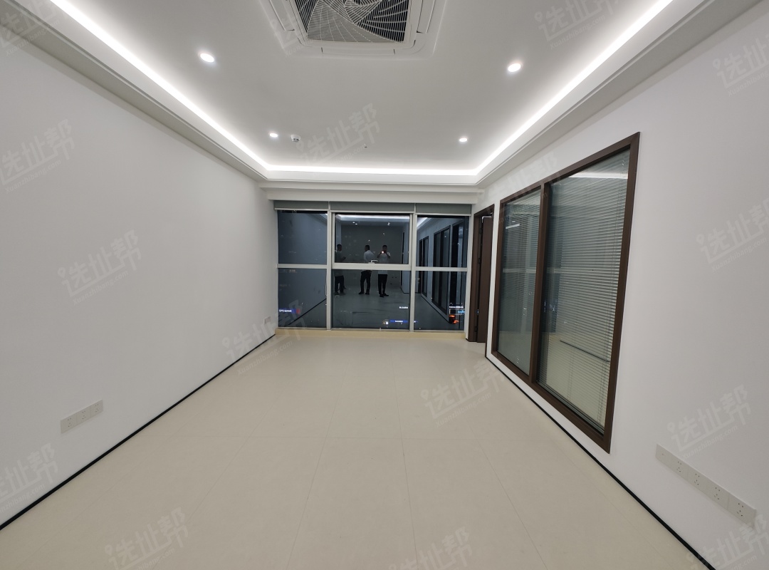 车公庙地铁口，阳光高尔夫大厦105平，精装修，一手直租