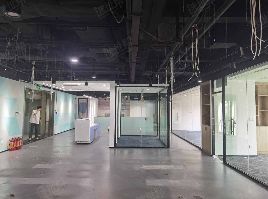 创新科技一期 386平租130/平，定制装修