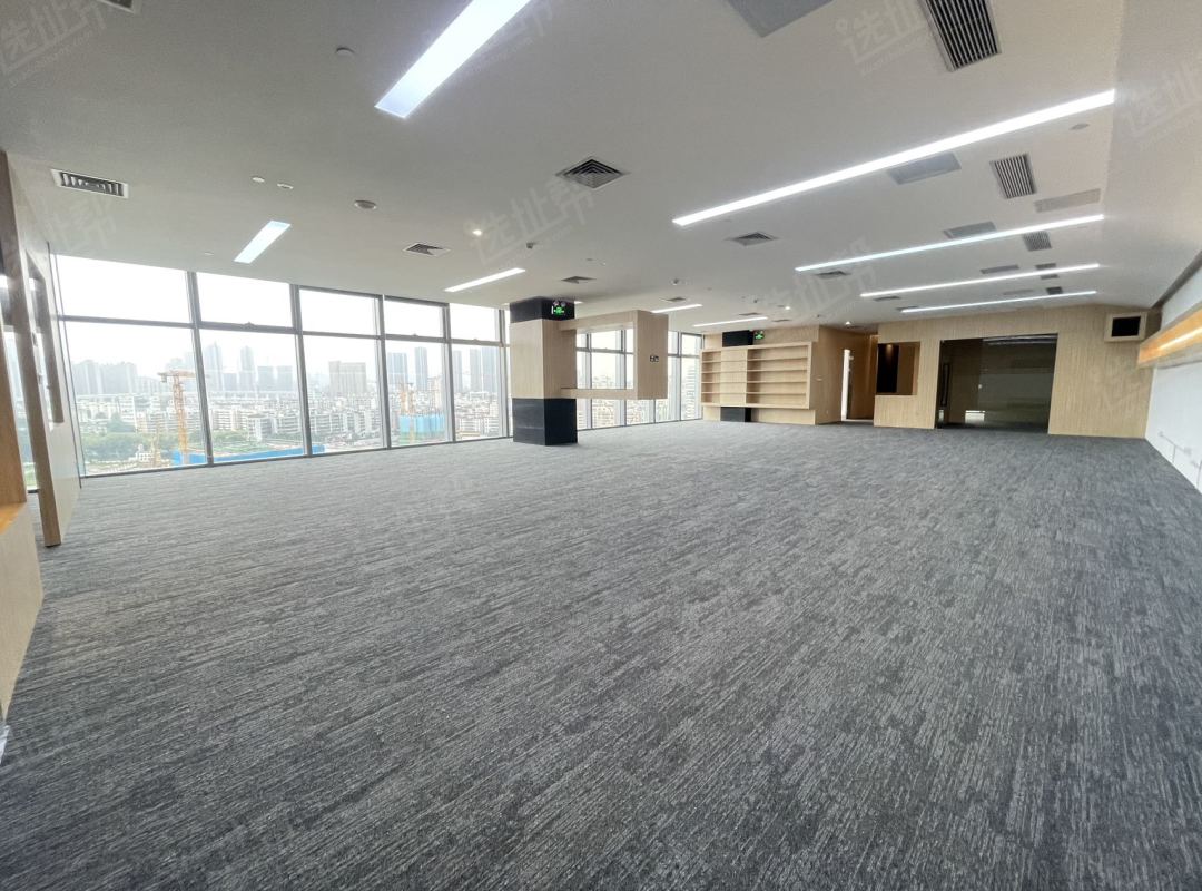 龙华地标 最大商业体 环智中心680平低价出租单价120/平