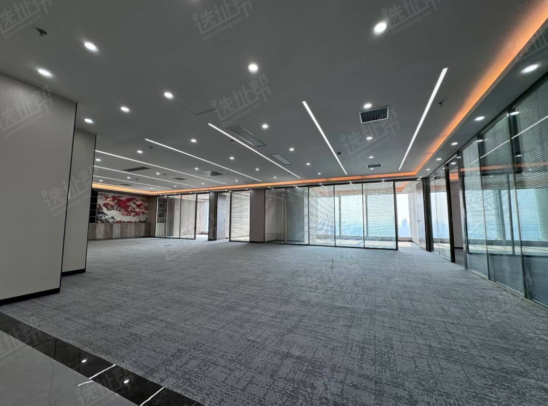 高层视野开阔，豪华装修电梯口，朝西北