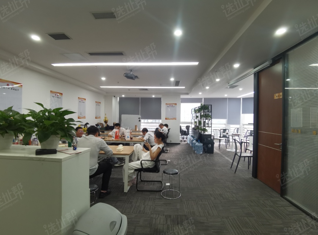 会展中心双地铁口，现代国际大厦230平，精装修，一手直租