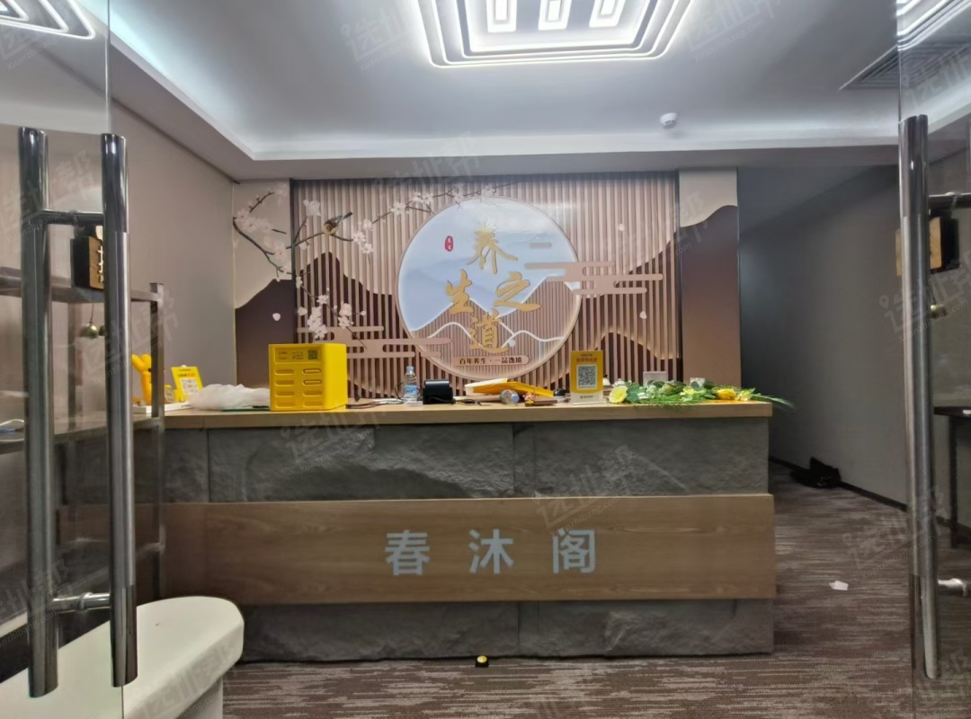 电梯口旁门面展示位大气，258平3个隔间，可改4个隔间。福田区车公庙图片