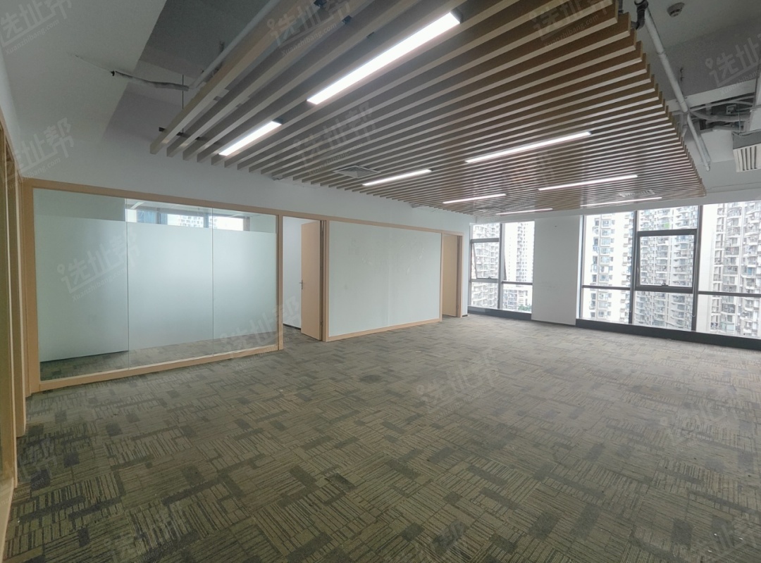 新装修 4+1格局  办公区25-30人  一手现房