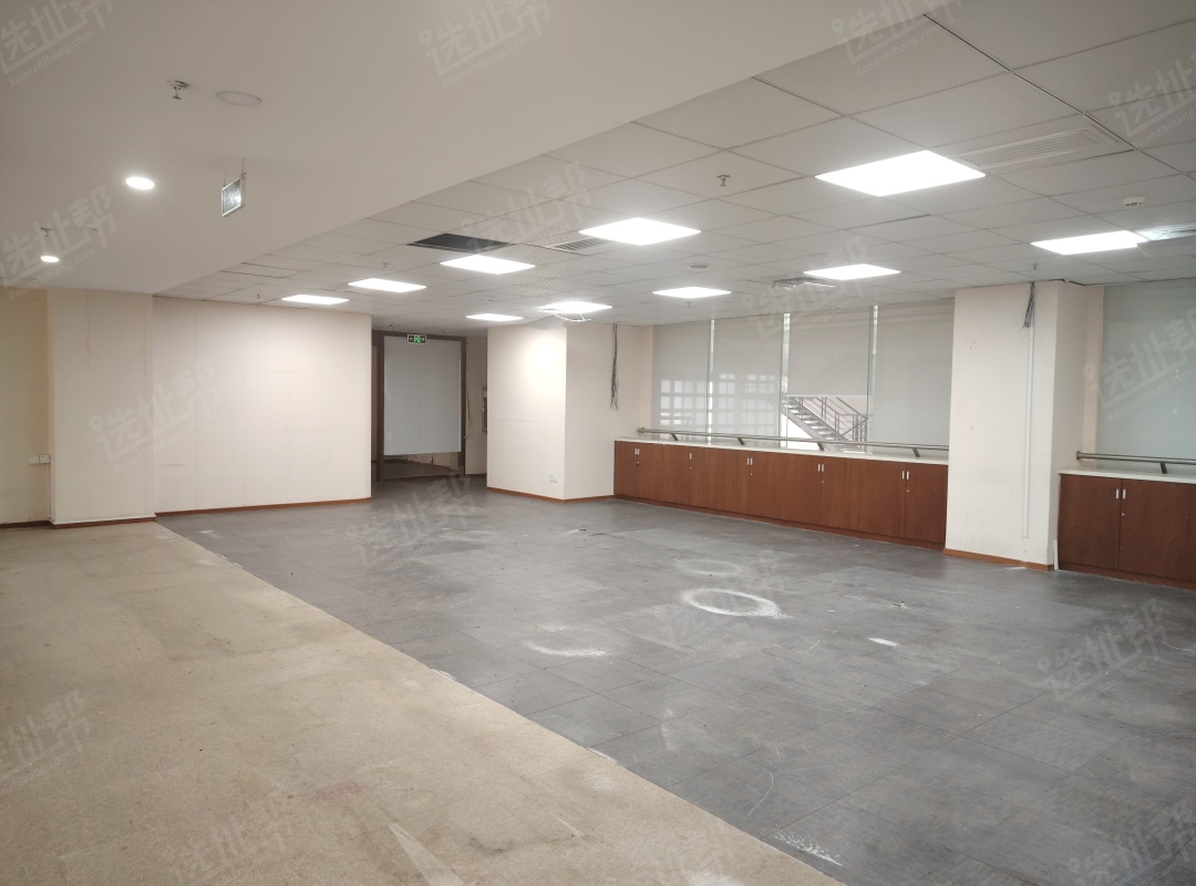 车公庙地铁口，本元大厦中层557平，精装修，一手业主直租