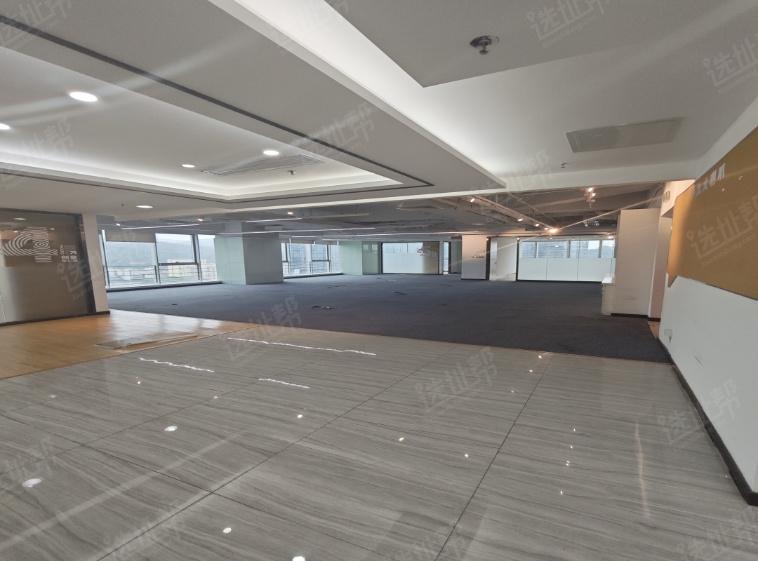 开发商直租 592平精装高使用率 新浩e都 双地铁 已空置
