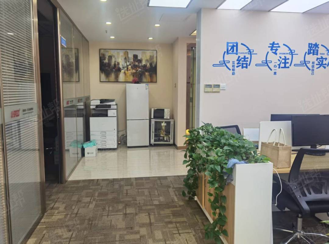 市民中心旁，荣超经贸中心121平，精装修，一手直租