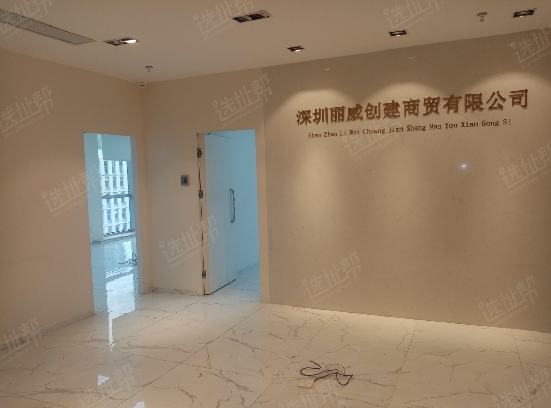 购物公园新华保险大厦高层，258平，租130元/平，一手直租