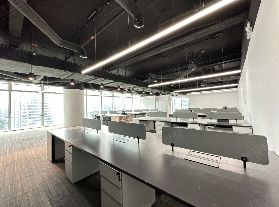 宝能中心 1384.84m²。开发商直租