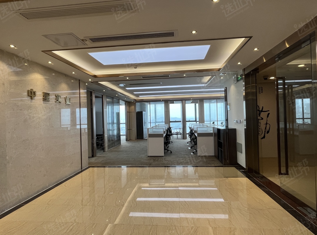 福保地铁口 长富中心精装469㎡电梯口户型三面采光 业主急售