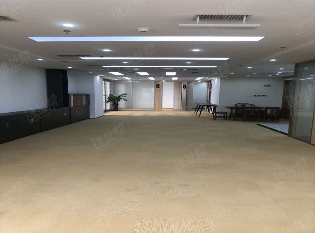 4+1格局  西南向  新装修 