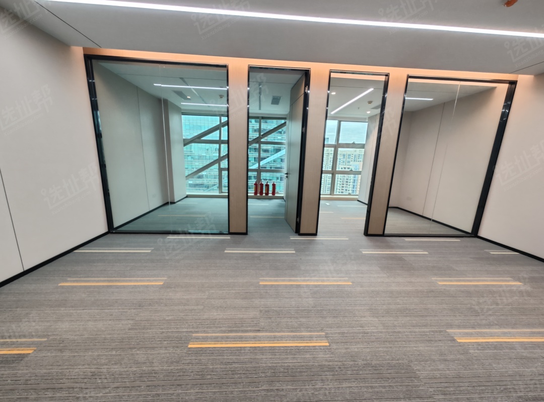 地铁口卓越世纪中心精装159㎡东南双面采光特价急租
