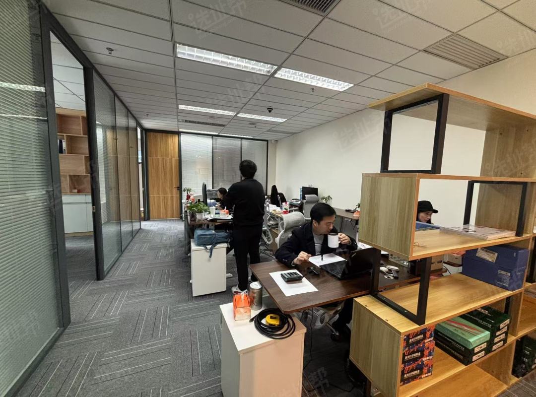 上梅林双地铁口，卓越城一期150平，精装修，一手直租