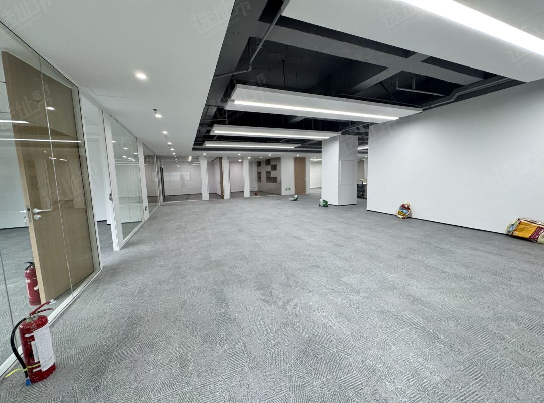 金融基地677.41平8+1，62卡位出租