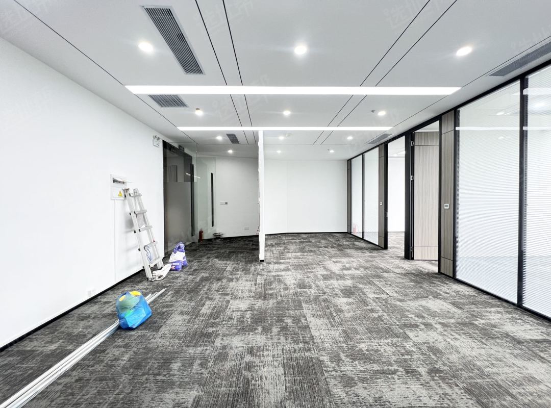 华侨城大厦 153平方租35800每月精装