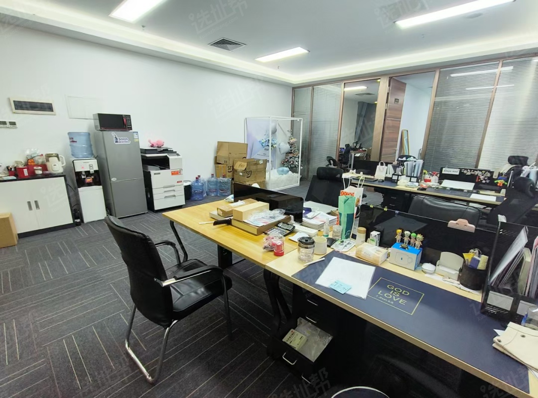 双线地铁 卓越汇3+1户型带办公家具