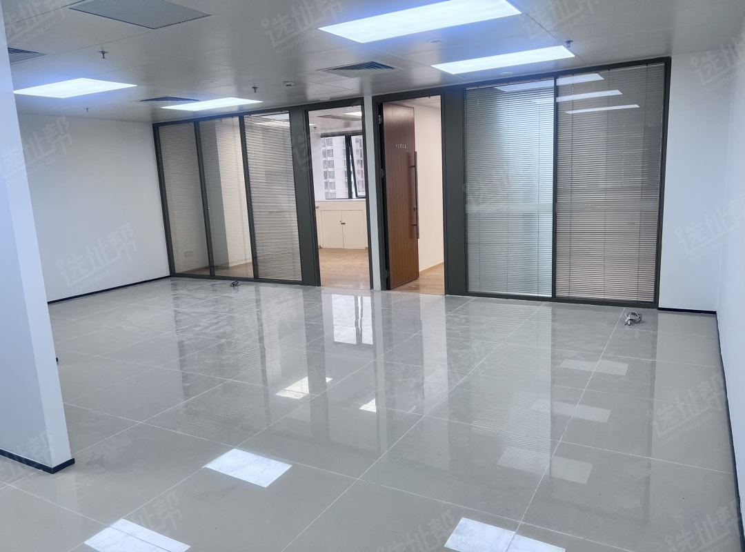 一手业  3+1格局  新装修   113平仅租130  