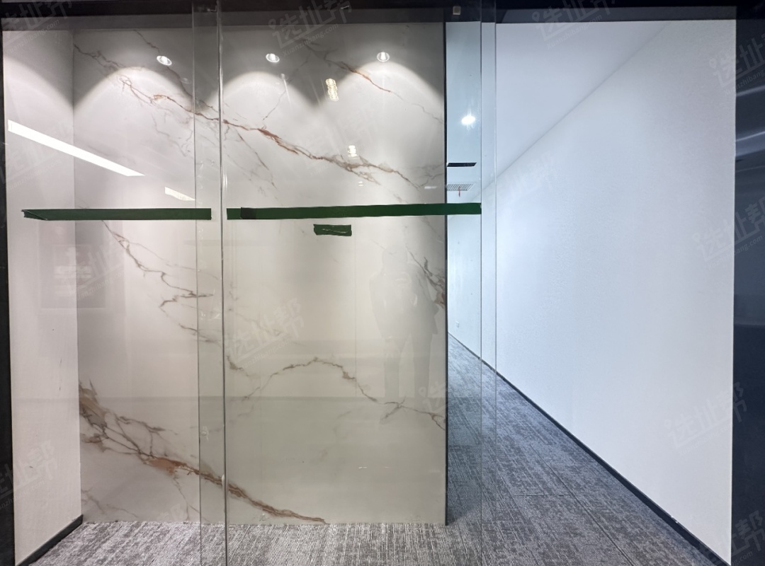 福田高铁站旁卓越大厦1+1精装小户型，朝西，看高尔夫景观