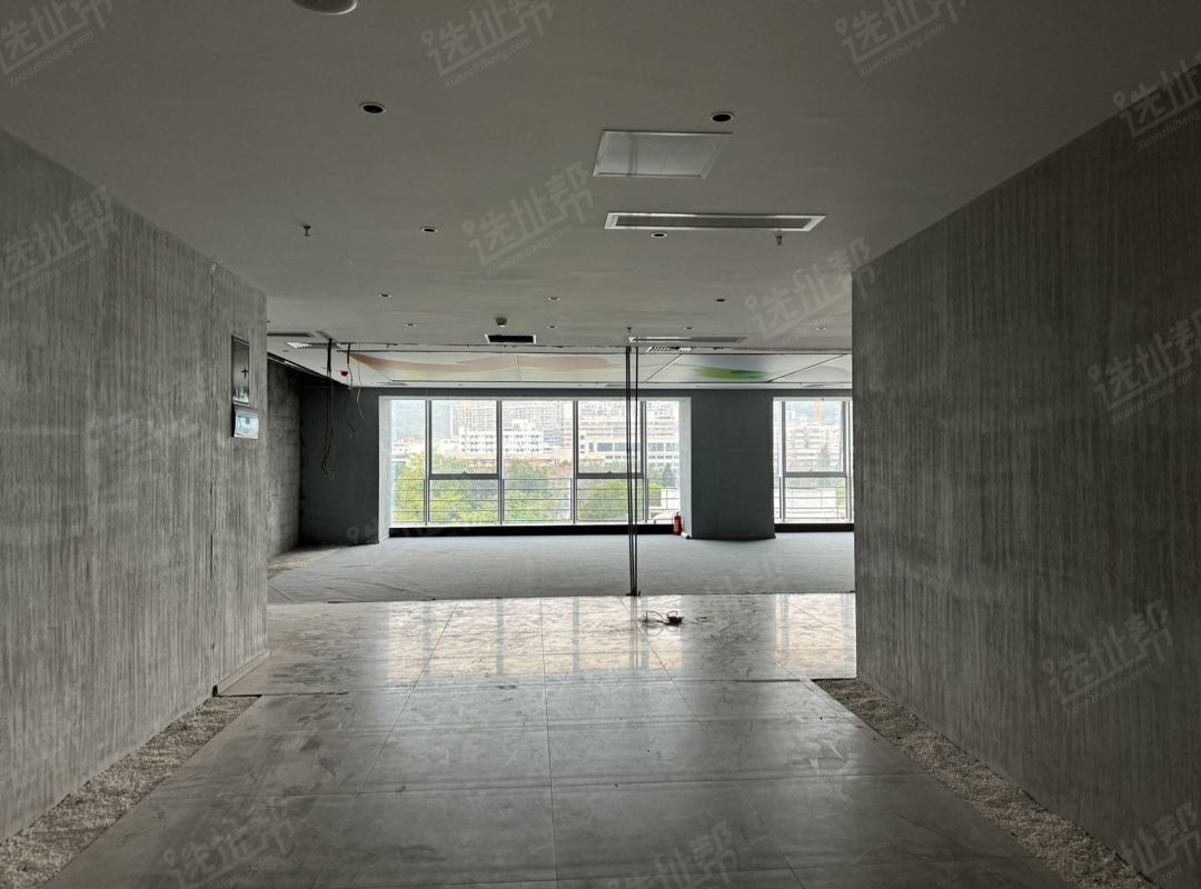 罗湖区笋岗 润弘大厦新出293平米电梯口 随时能用