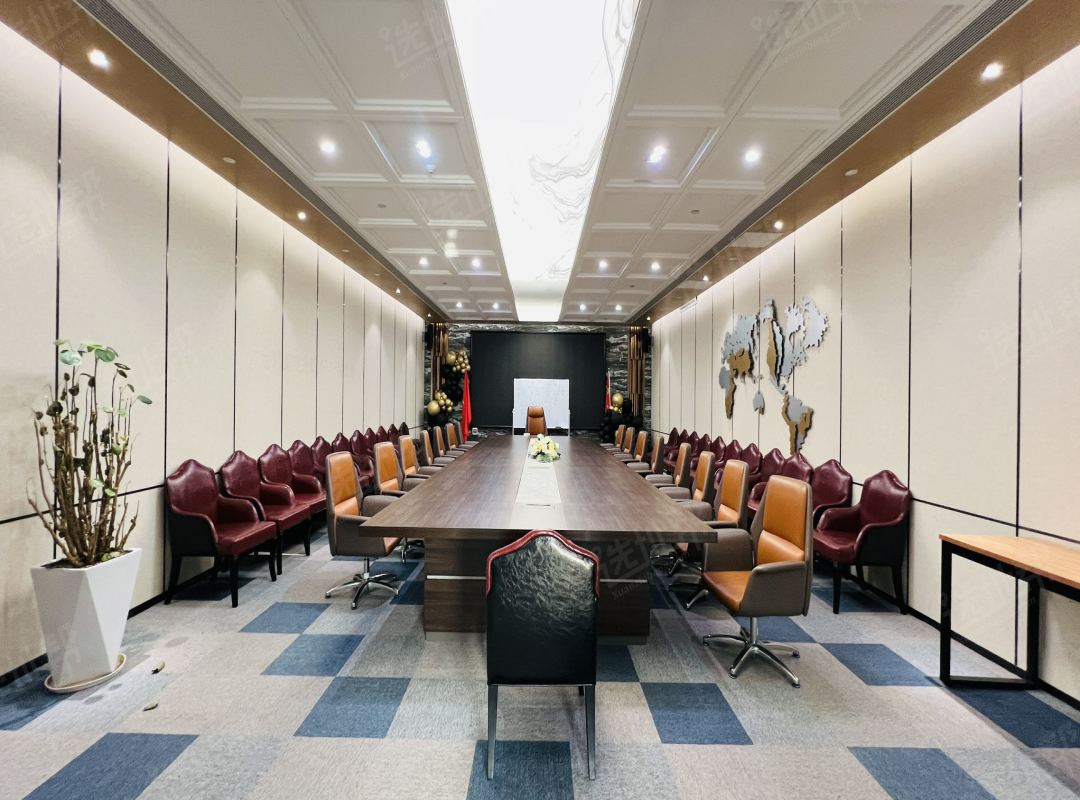 会展中心 高区豪华装修 皇庭高层2332平租金300/平  