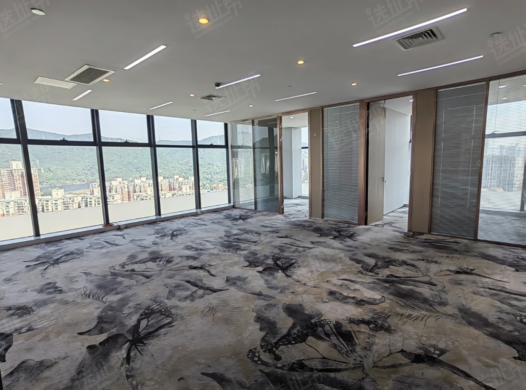 地铁口精装出租，4个隔间