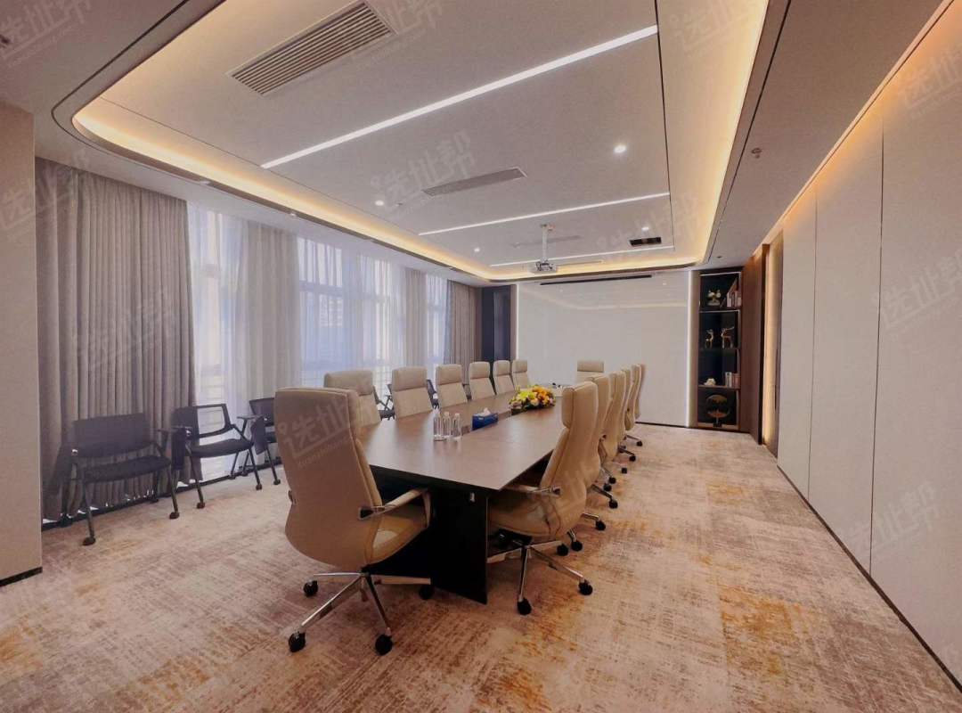 豪华装修  办公会所  11+2格局  带家私阳台厨房