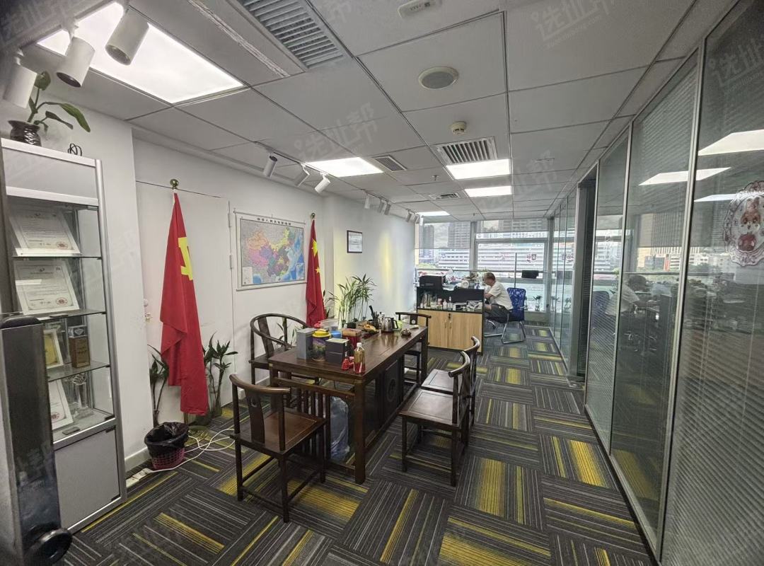 车公庙地铁口，创建大厦81平，精装修，租100元/平