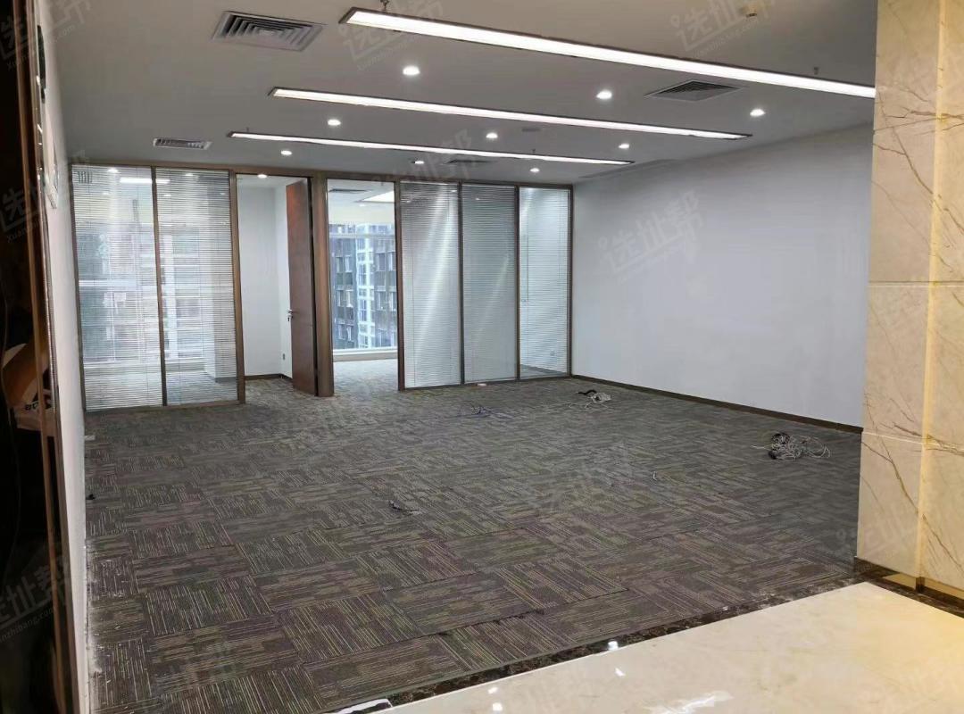 上梅林双地铁口，卓越城165平，精装修，租115元/平