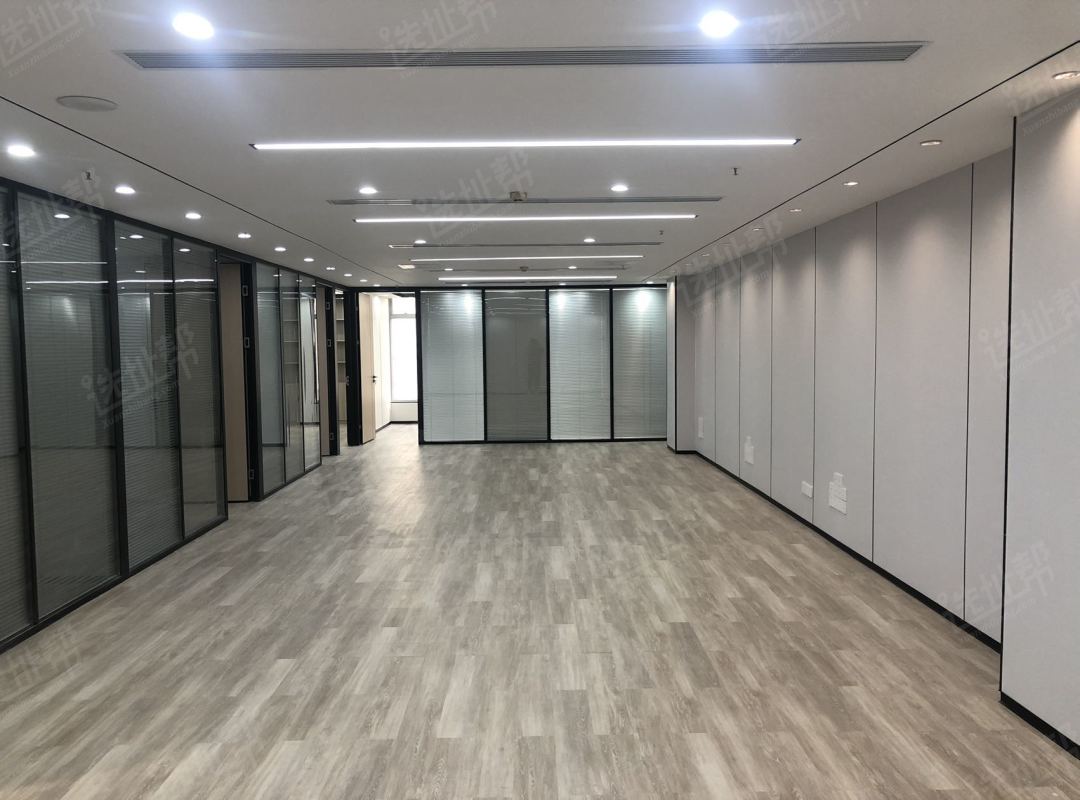 地铁口  5+1格局  全新装修  正南向  甲级写字楼