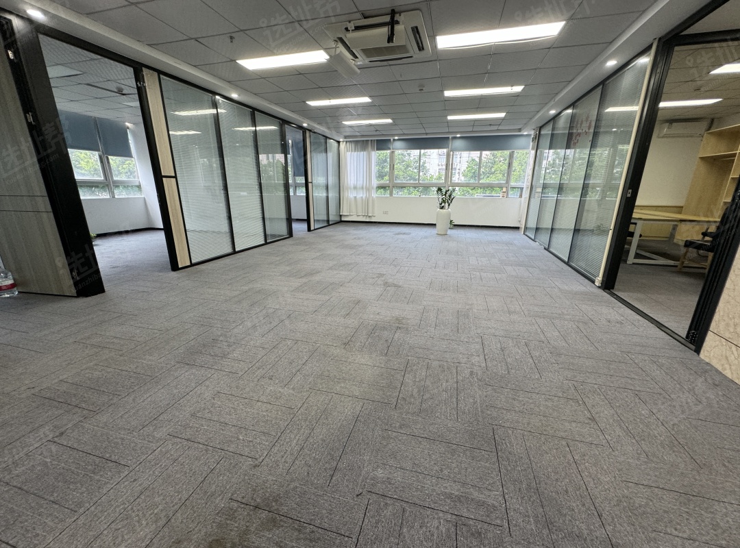 车公庙工业区，厂改办公330平，一手直租，特价64元/平