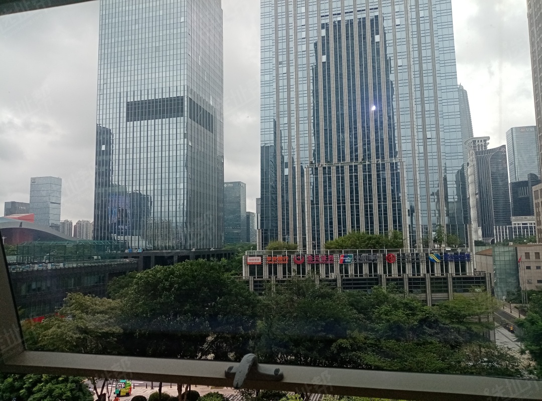 购物公园，华融大厦298平，一手业主直租，124元/平