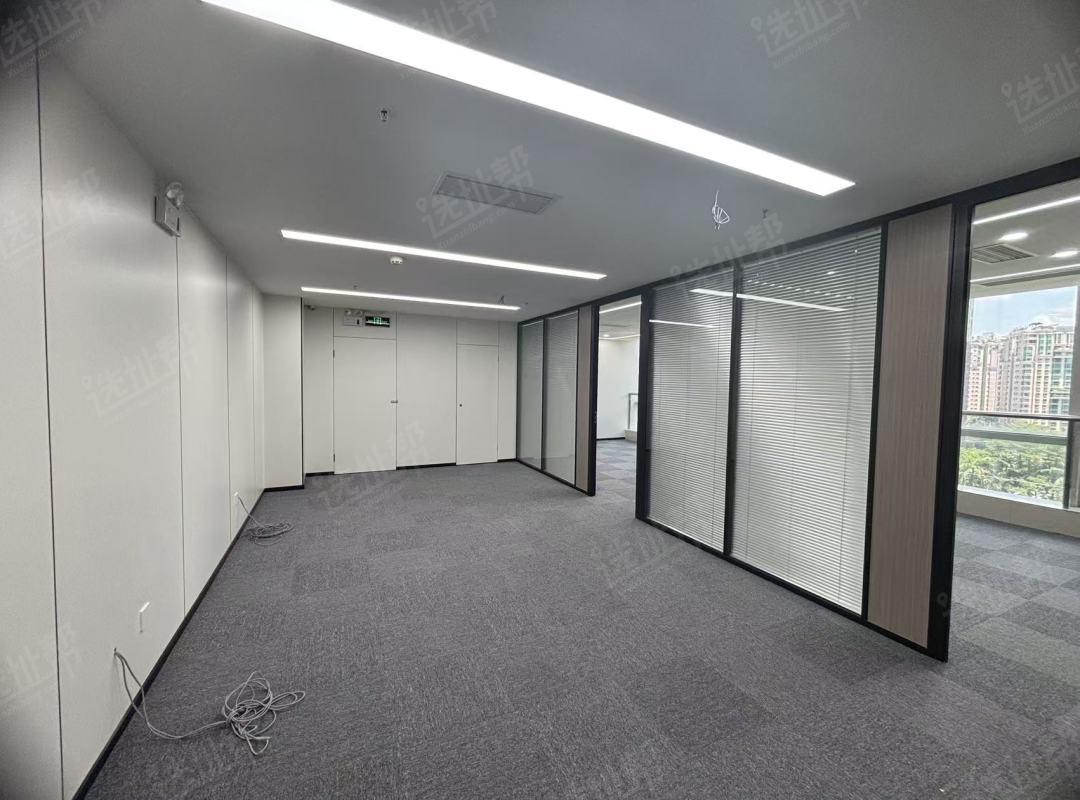 车公庙地铁口，创建大厦131平，精装修，100元/平
