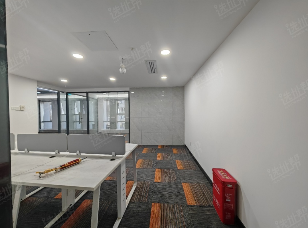 福田中心区 江苏大厦 精装修138m² 特价急租 可配家私