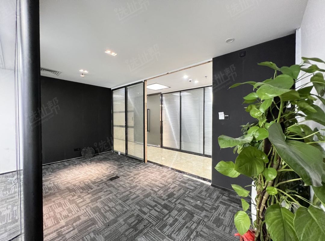 两个隔间 朝北 户型方正 使用率高