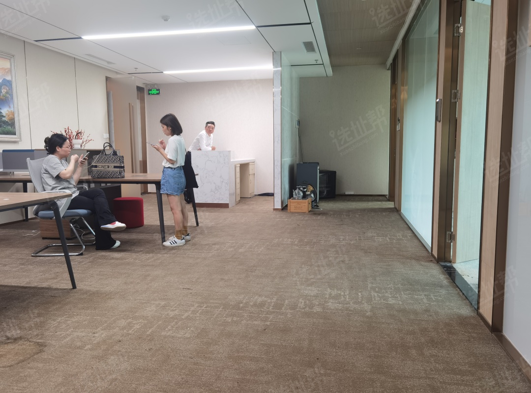 卓越世纪中心超高区238平，一手业主直租，精装修