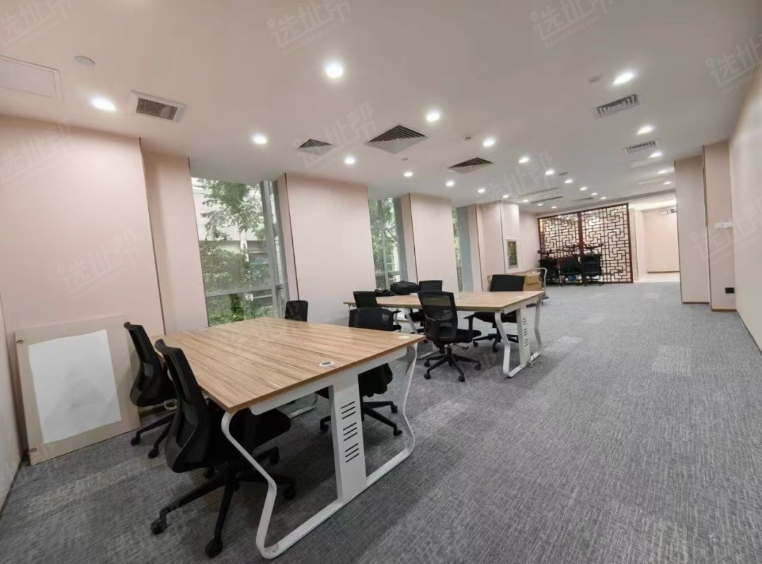 中心区333平精装修，租99元/平