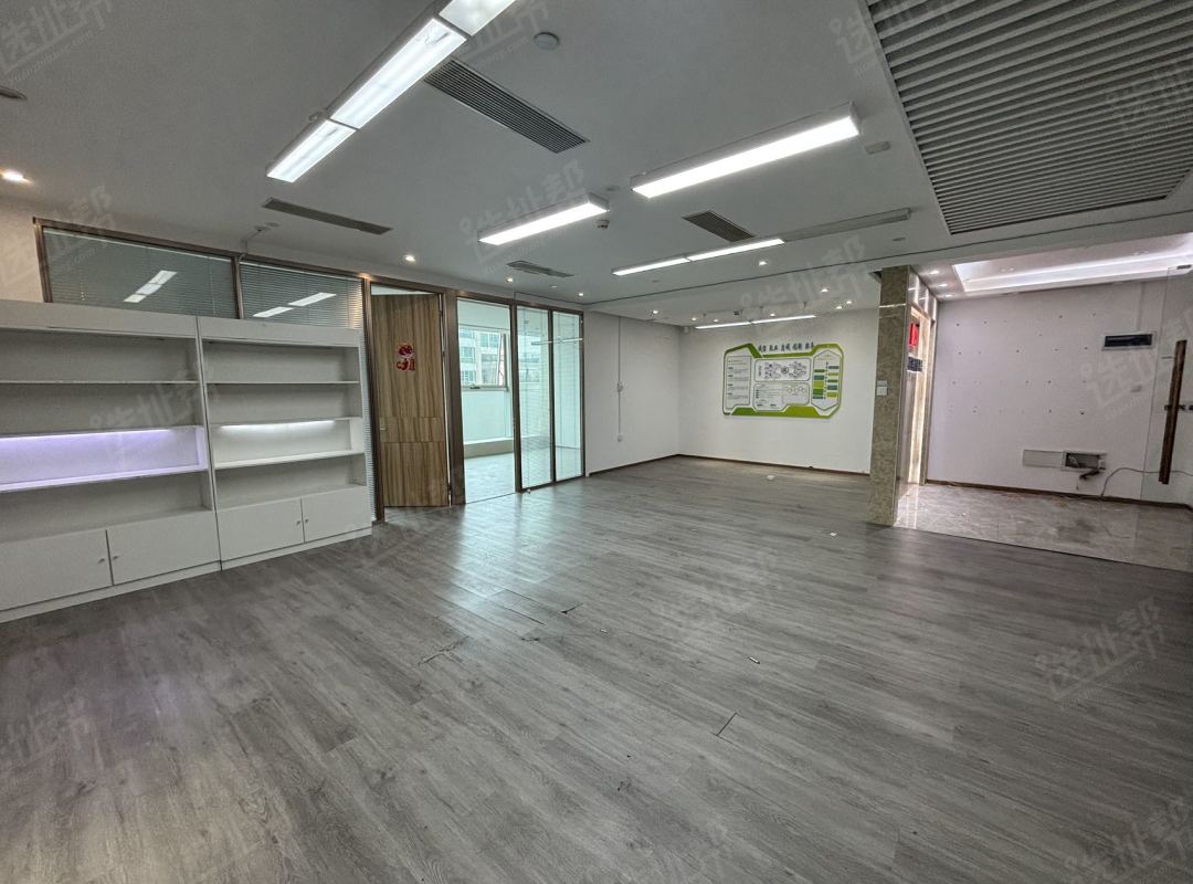 地铁口 新天世纪商务中心136㎡东南朝向特价急租