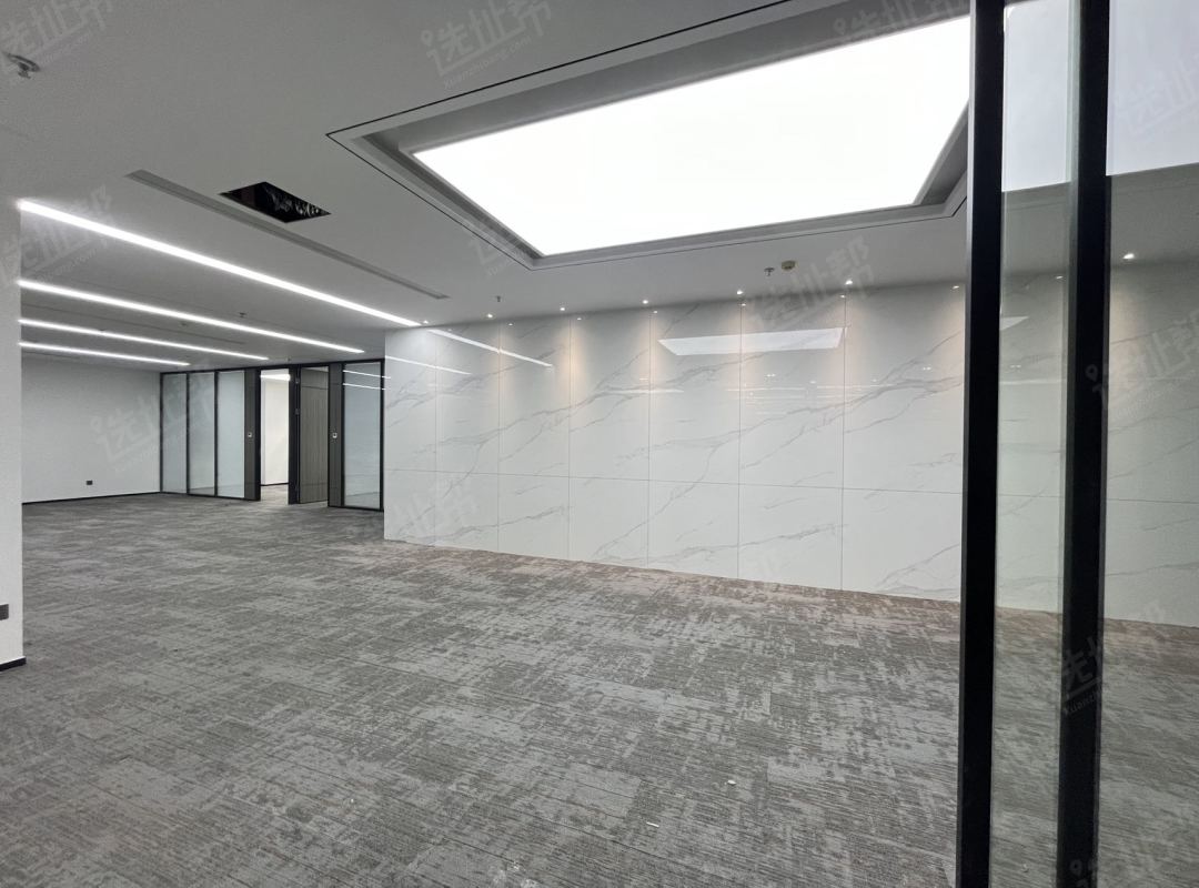 科技园 飞亚达大厦223平精装3隔间 电梯口 地铁直达 已空