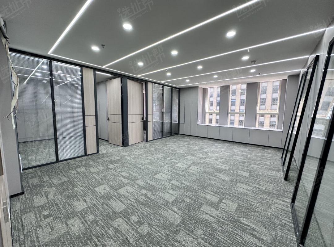 地铁口 国际商会大厦213㎡东南朝向一手业主特价急租